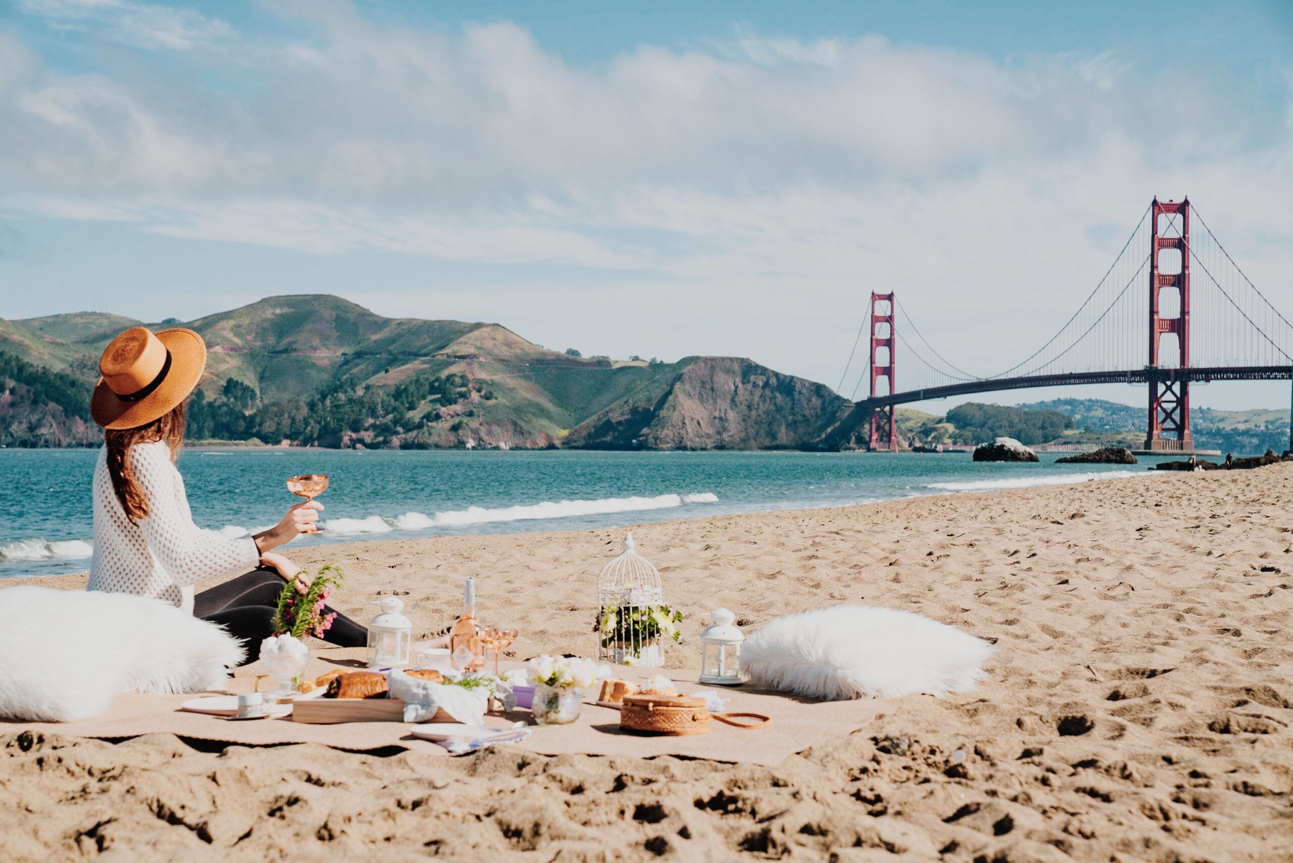 What is the difference between tour company and travel company?